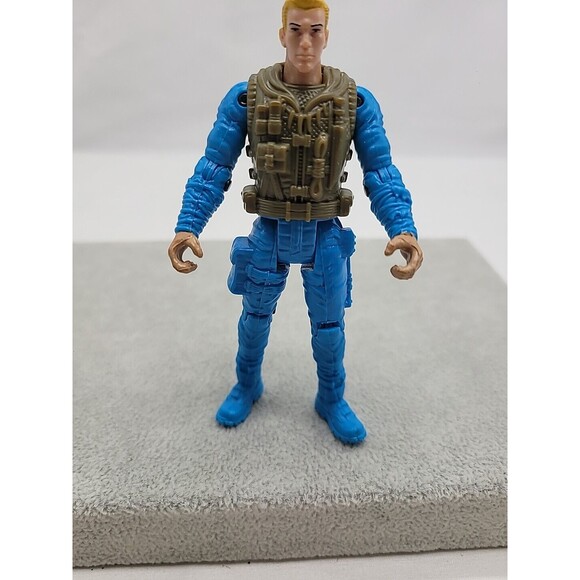G.I JOE 4” ACTION FIGURE TOY  BLOND HAIR BLUE CLOTHES AND BROWN VEST - Picture 4 of 16
